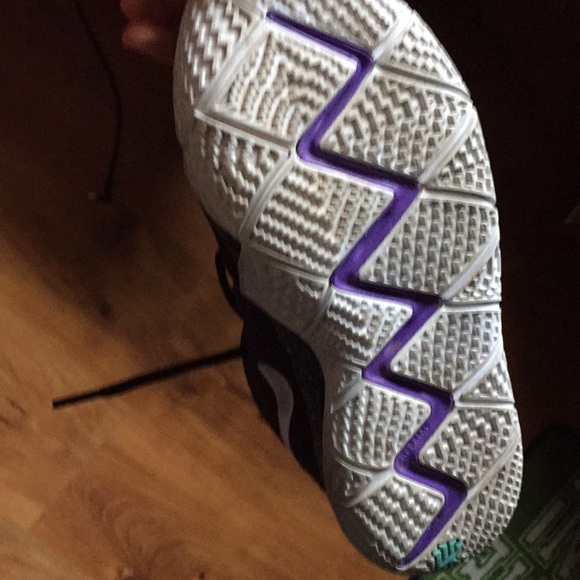 Kyrie 4 - Picture 3 of 6